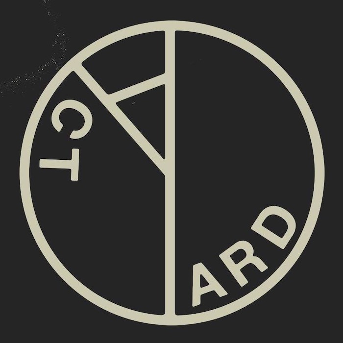 Portada del primer álbum de los Yard Act, The Overload - 2022