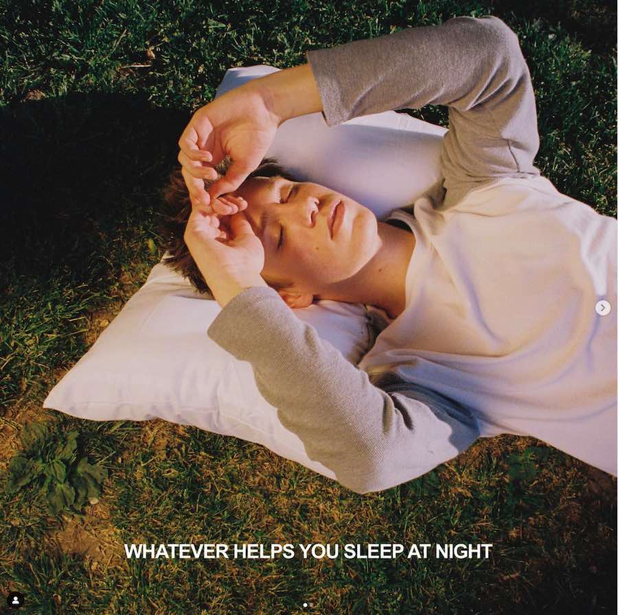 Portada del nuevo álbum de Nick Wagen, Whatever Helps You Sleep at Night.
Publicado el 14 de julio de 2023.