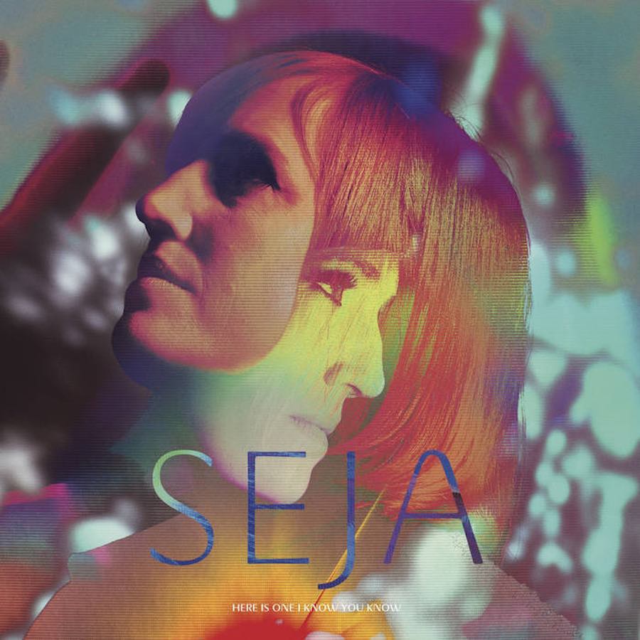 Portada del tercer álbum de Seja, Here Is One I Know You Know.
Publicado el 4 de agosto de 2023 - it records.  