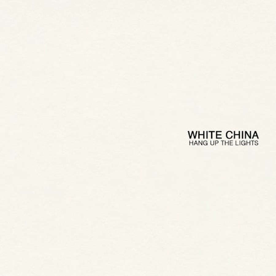 Portada del primer álbum de White China, Hang Up the Lights.
Publicado el 29 de septiembre de 2023 - Temple Records